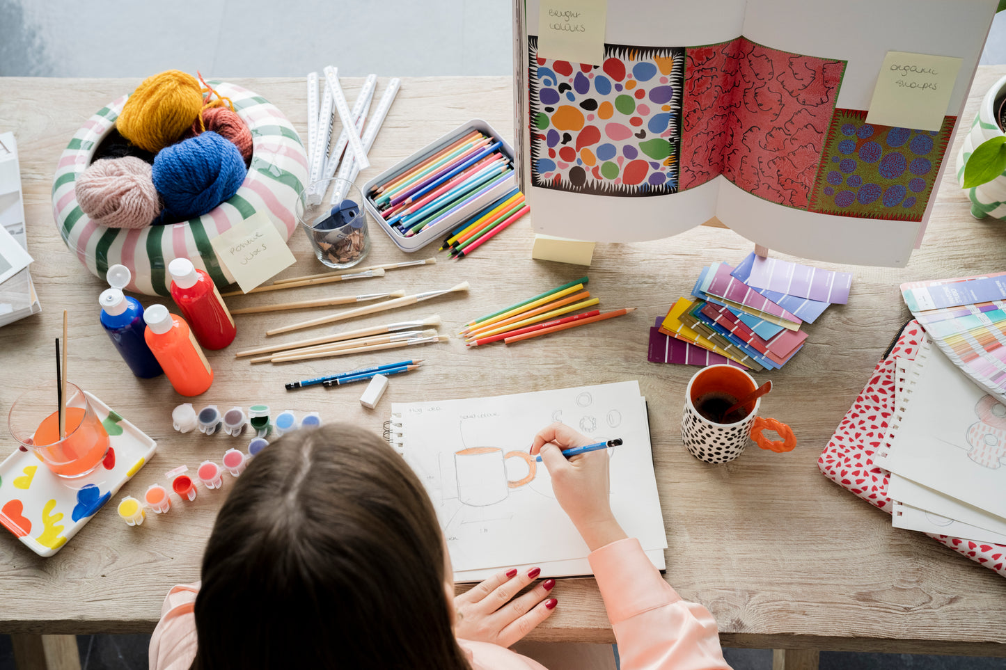 Twiggy Hola Bola Que Rico mug in Orange & Black Design