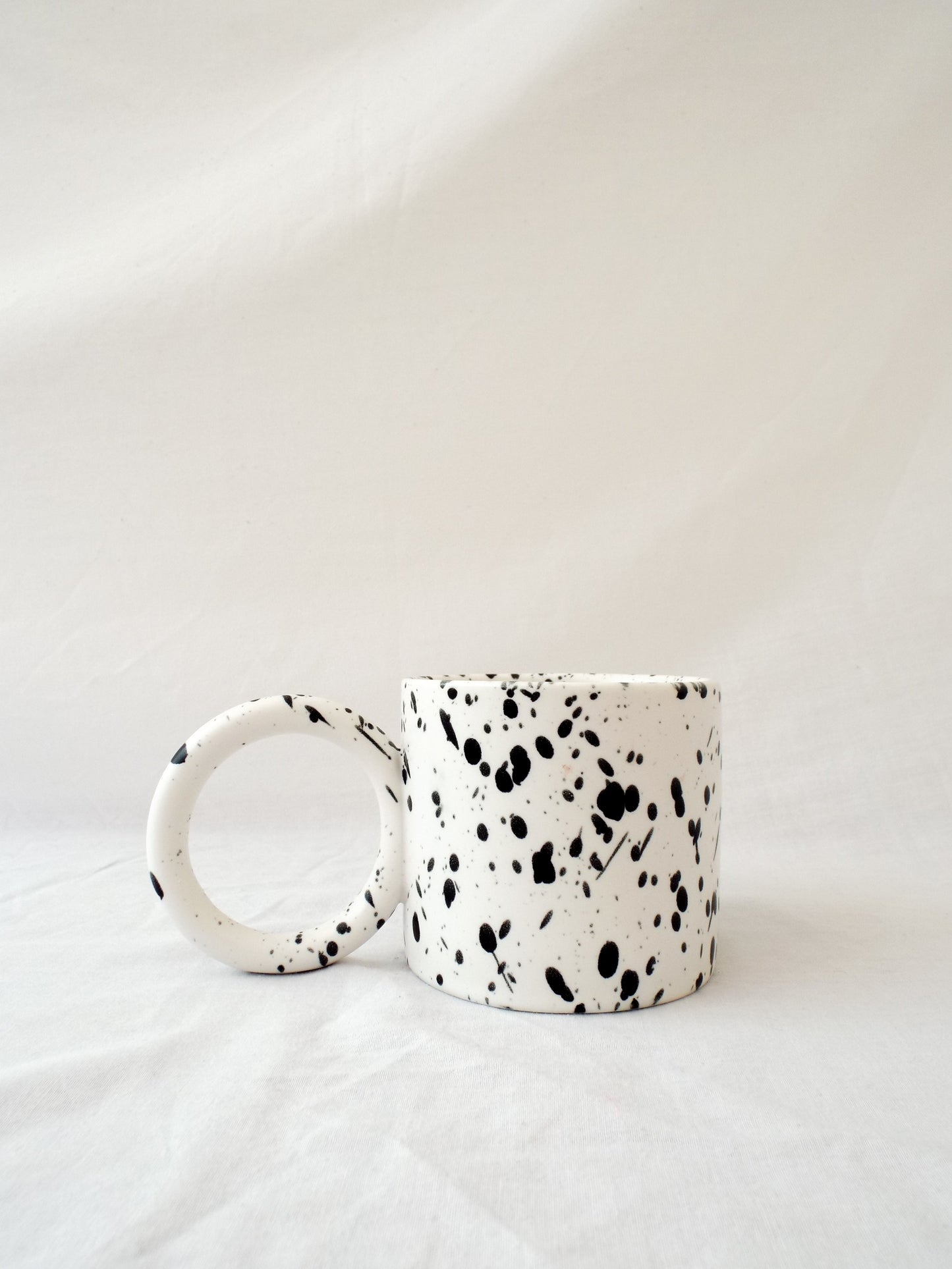 Twiggy white & black mug with large handle