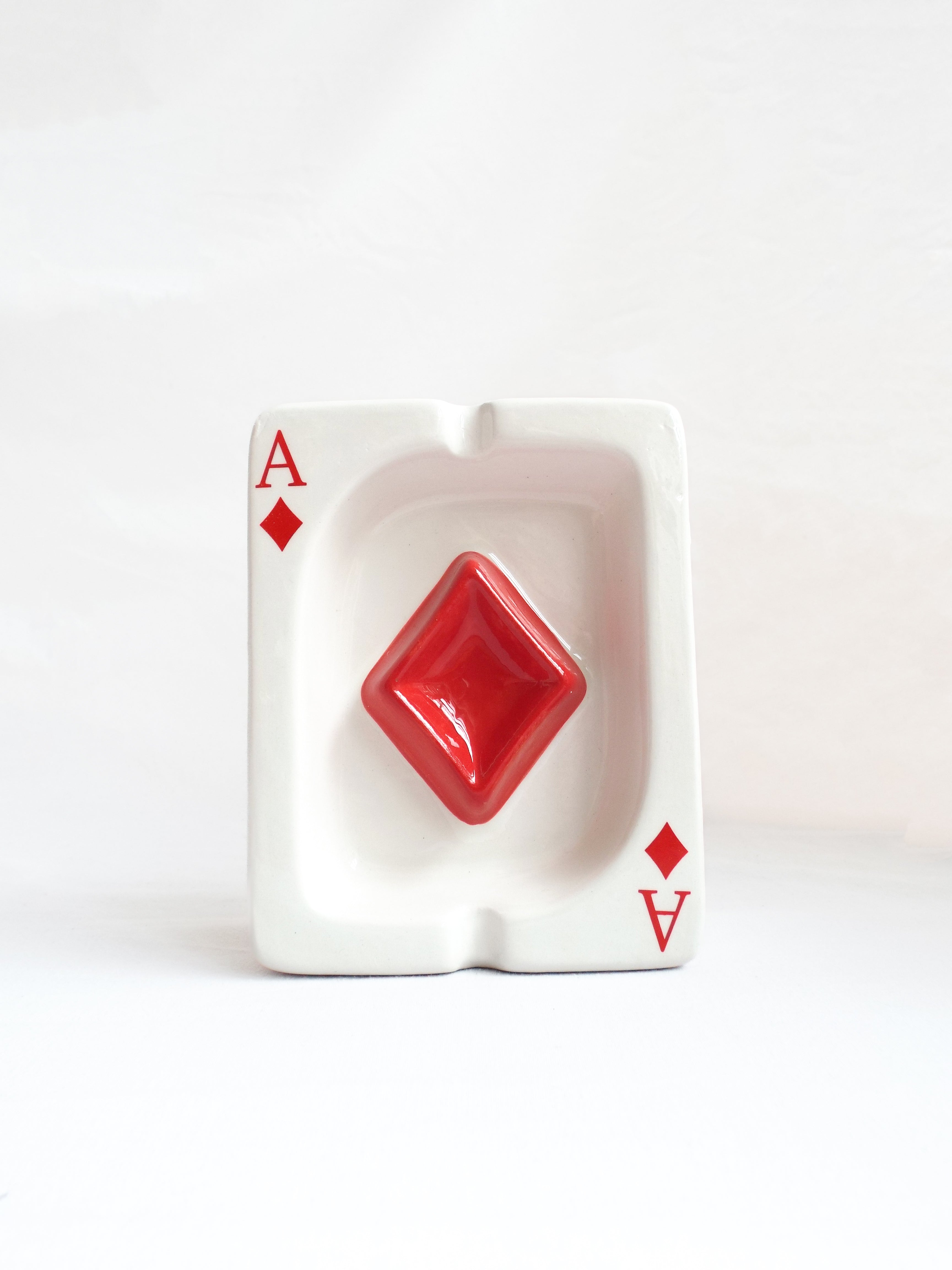 Twiggy playing card ashtray